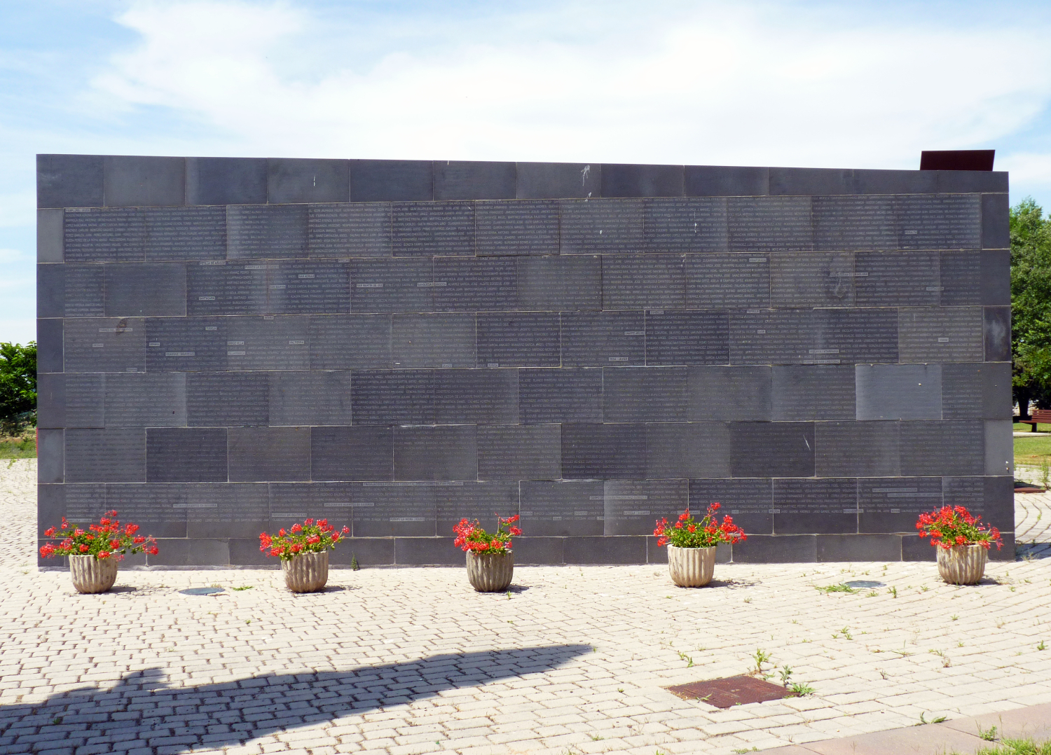 Muro del parque de la Memoria